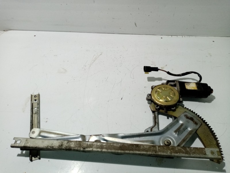 Recambio de elevalunas delantero derecho para ssangyong musso 2.9 tdi lux referencia OEM IAM 8810005100  