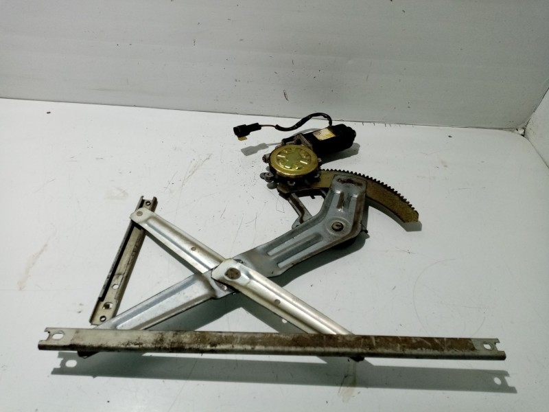 Recambio de elevalunas delantero derecho para ssangyong musso 2.9 tdi lux referencia OEM IAM 8810005100  