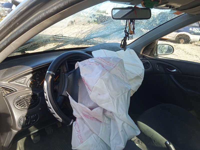 ford focus i sedán (dfw) del año 2000