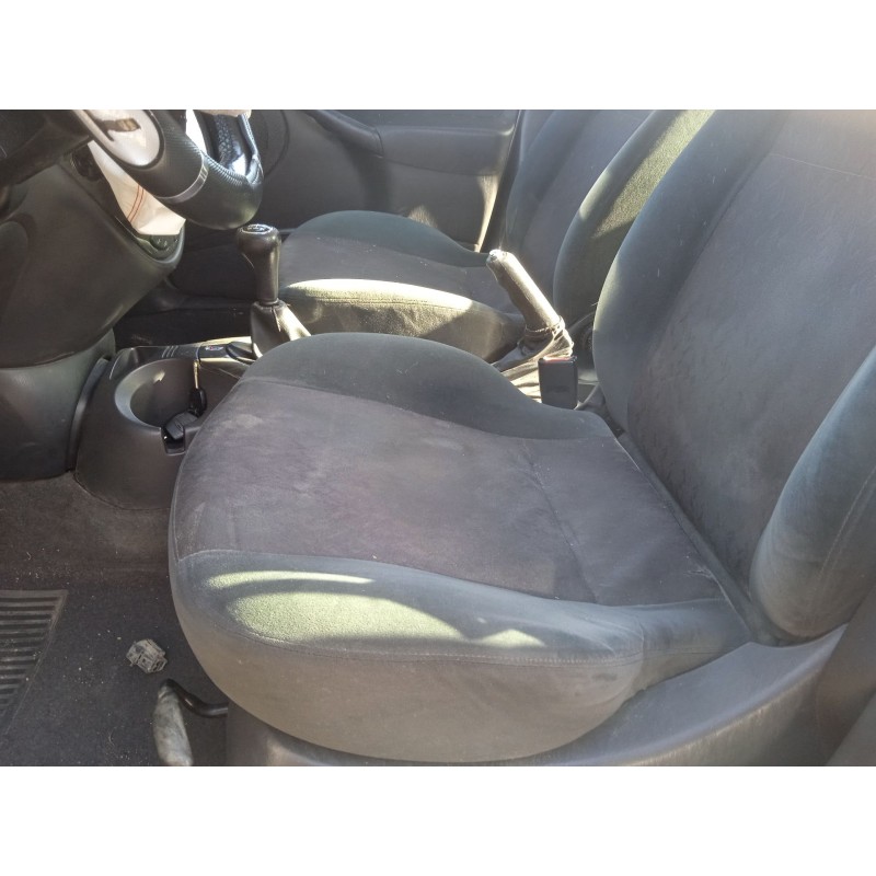 ford focus i sedán (dfw) del año 2000