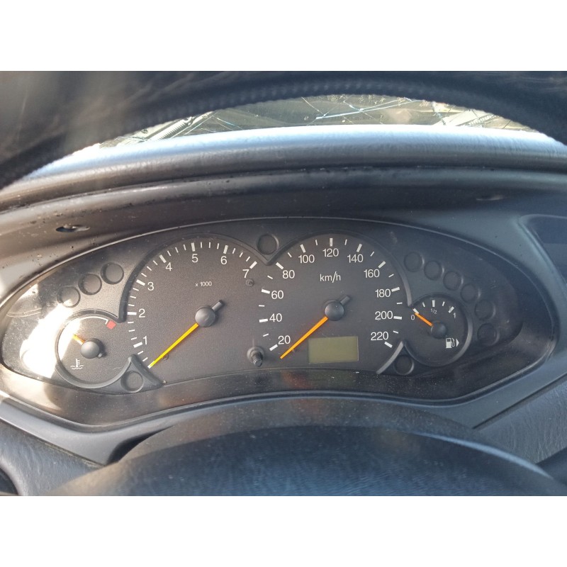 ford focus i sedán (dfw) del año 2000