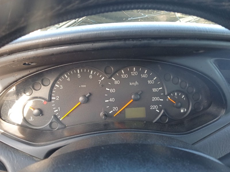 ford focus i sedán (dfw) del año 2000