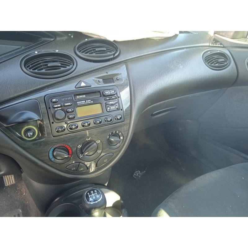 ford focus i sedán (dfw) del año 2000