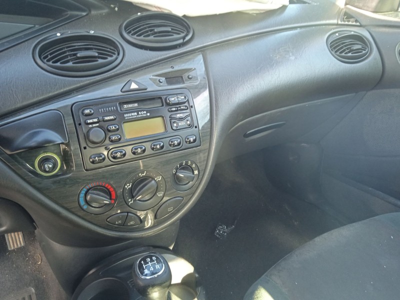 ford focus i sedán (dfw) del año 2000