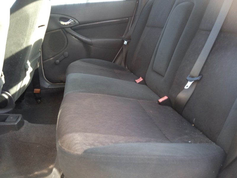 ford focus i sedán (dfw) del año 2000