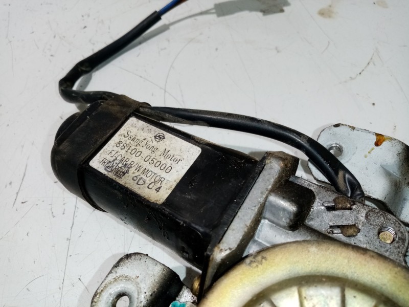 Recambio de elevalunas trasero izquierdo para ssangyong musso 2.9 tdi lux referencia OEM IAM 8810005000  