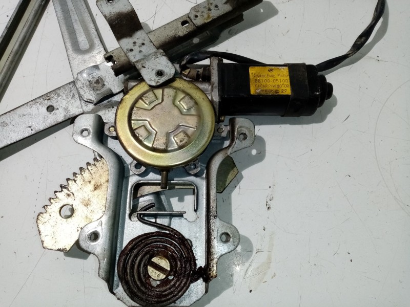 Recambio de elevalunas trasero derecho para ssangyong musso 2.9 tdi lux referencia OEM IAM 8810005100  