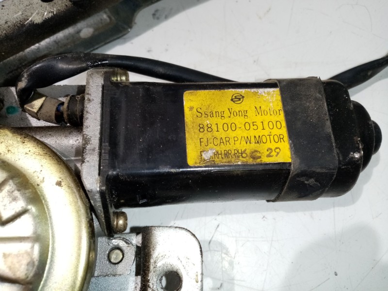 Recambio de elevalunas trasero derecho para ssangyong musso 2.9 tdi lux referencia OEM IAM 8810005100  