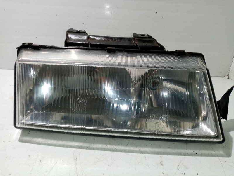 Recambio de faro derecho para ssangyong musso 2.9 tdi lux referencia OEM IAM 8310105500X  