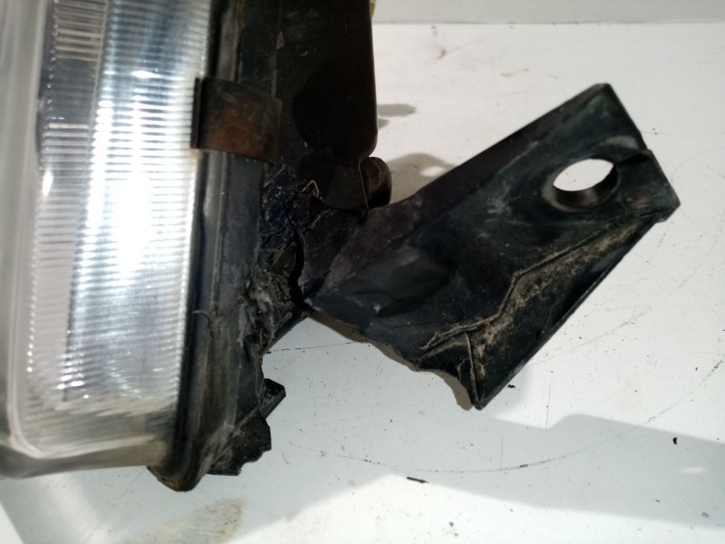 Recambio de faro derecho para ssangyong musso 2.9 tdi lux referencia OEM IAM 8310105500X  