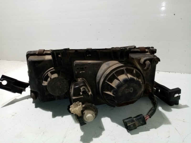 Recambio de faro derecho para ssangyong musso 2.9 tdi lux referencia OEM IAM 8310105500X  