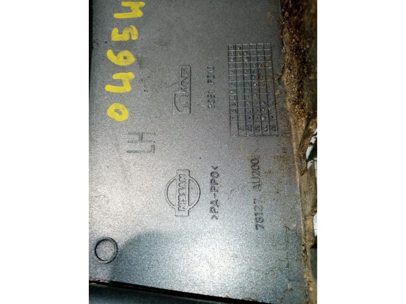 Recambio de moldura para nissan primera berlina (p12) referencia OEM IAM 78127AU200  