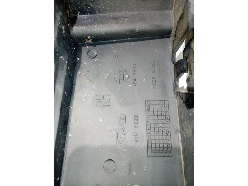 Recambio de moldura para nissan primera berlina (p12) referencia OEM IAM 78126AU200  