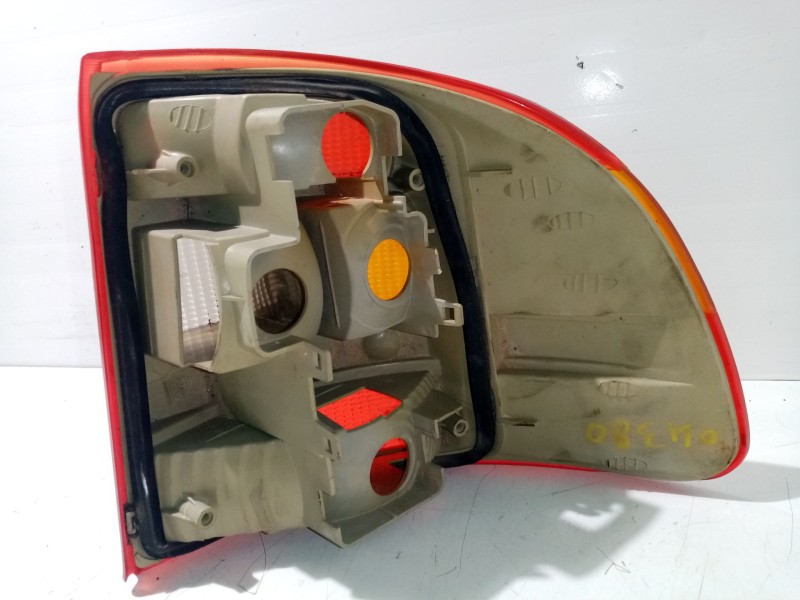 Recambio de piloto trasero izquierdo para opel astra f berlina 1.6 cat referencia OEM IAM 90421969  