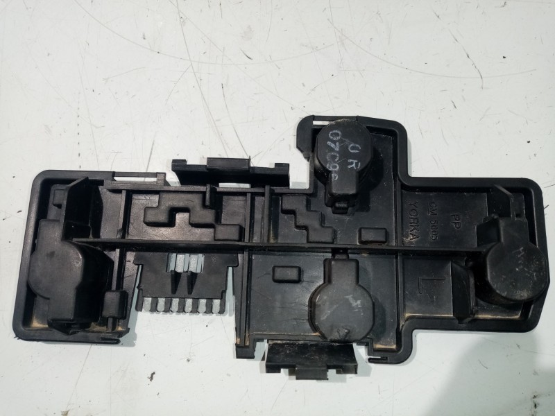 Recambio de portalamparas para opel astra f berlina 1.6 cat referencia OEM IAM   