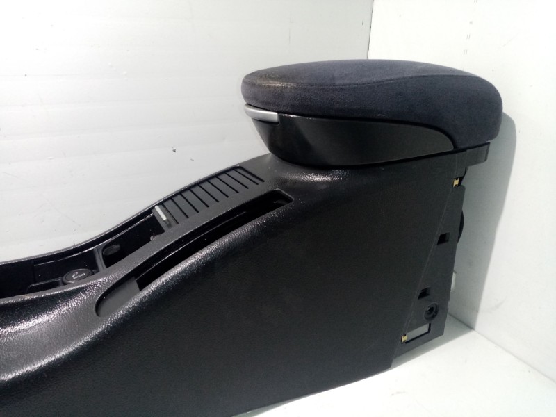 Recambio de apoyabrazos central para nissan primera berlina (p12) referencia OEM IAM 96911BA200  