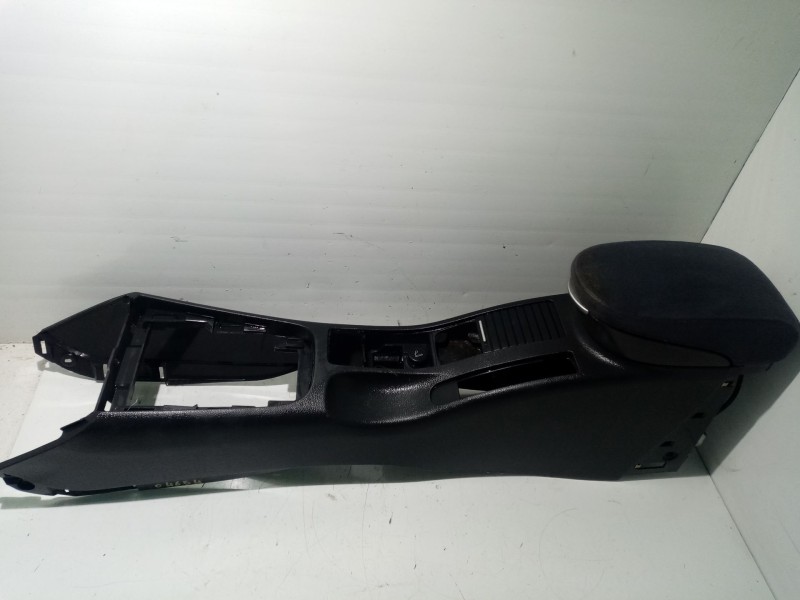 Recambio de apoyabrazos central para nissan primera berlina (p12) referencia OEM IAM 96911BA200  