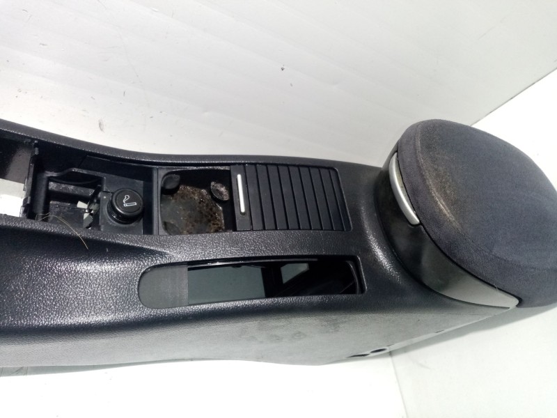 Recambio de apoyabrazos central para nissan primera berlina (p12) referencia OEM IAM 96911BA200  