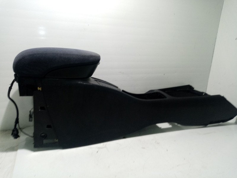 Recambio de apoyabrazos central para nissan primera berlina (p12) referencia OEM IAM 96911BA200  