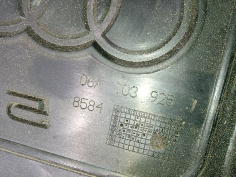 Recambio de tapa motor para audi a3 (8l1) 1.8 referencia OEM IAM 06A103925J  