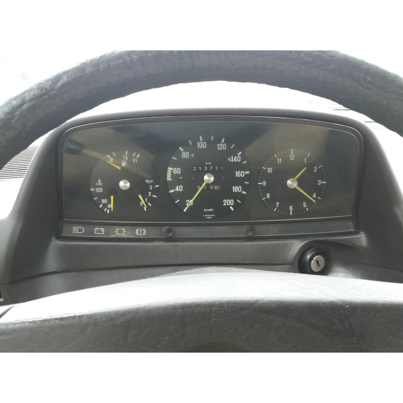 mercedes clase e (w123) berlina+coupe 2.3   |   0.76 - ... | 1976 | 109 cv / 80 kw del año 1976