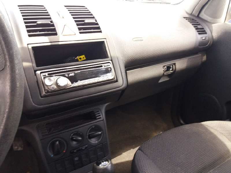 volkswagen polo berlina (6n2) conceptline   |   10.99 - 12.02 | 1999 - 2002 | 50 cv / 37 kw del año 1999