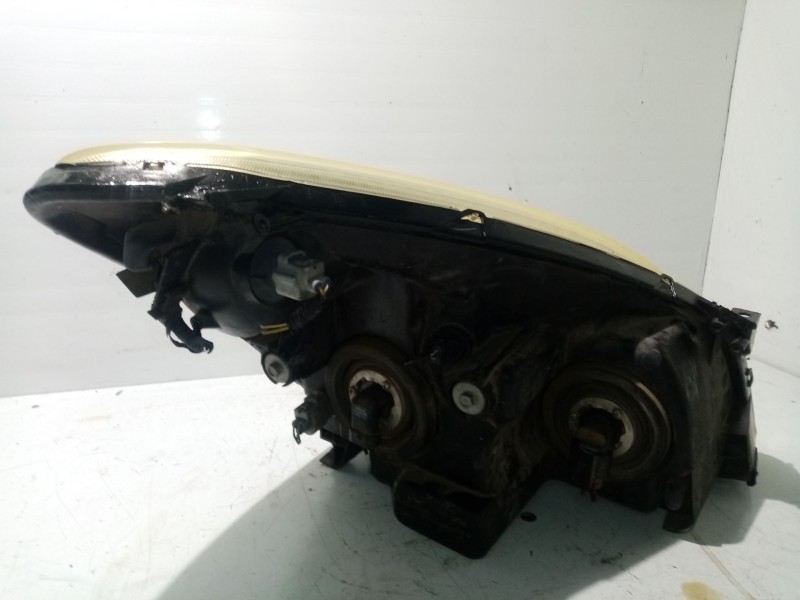 Recambio de faro izquierdo para toyota corolla verso (zer_, zze12_, r1_) 2.0 d-4d (cur10_) referencia OEM IAM 811700F010  