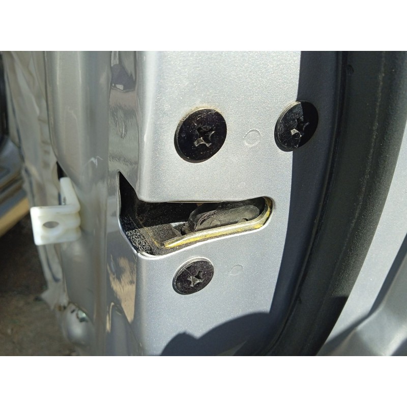 Recambio de cerradura puerta delantera derecha para kia sorento i (jc) 2.5 crdi referencia OEM IAM 813203E010  