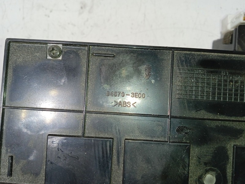 Recambio de cenicero para kia sorento i (jc) 2.5 crdi referencia OEM IAM 845703E00  