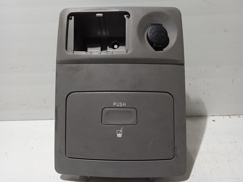 Recambio de posavasos para kia sorento i (jc) 2.5 crdi referencia OEM IAM 836503E000  