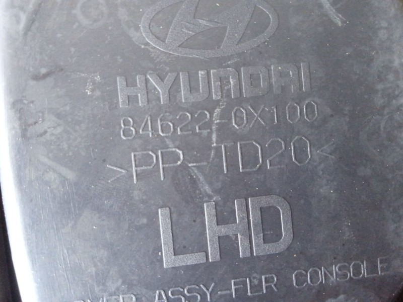 Recambio de consola central para hyundai i10 i (pa) 1.1 referencia OEM IAM 846220X100  