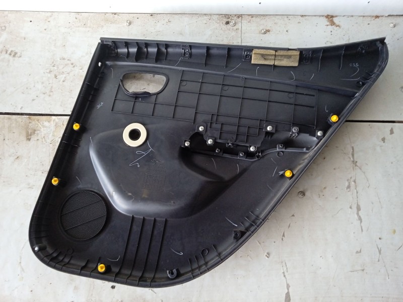 Recambio de guarnecido puerta trasera izquierda para hyundai i10 i (pa) 1.1 referencia OEM IAM 833010X000  