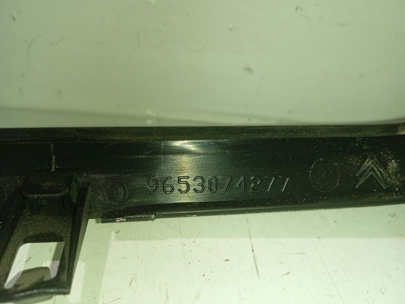 Recambio de moldura para citroën c3 i (fc_, fn_) 1.4 hdi referencia OEM IAM 9653074277  