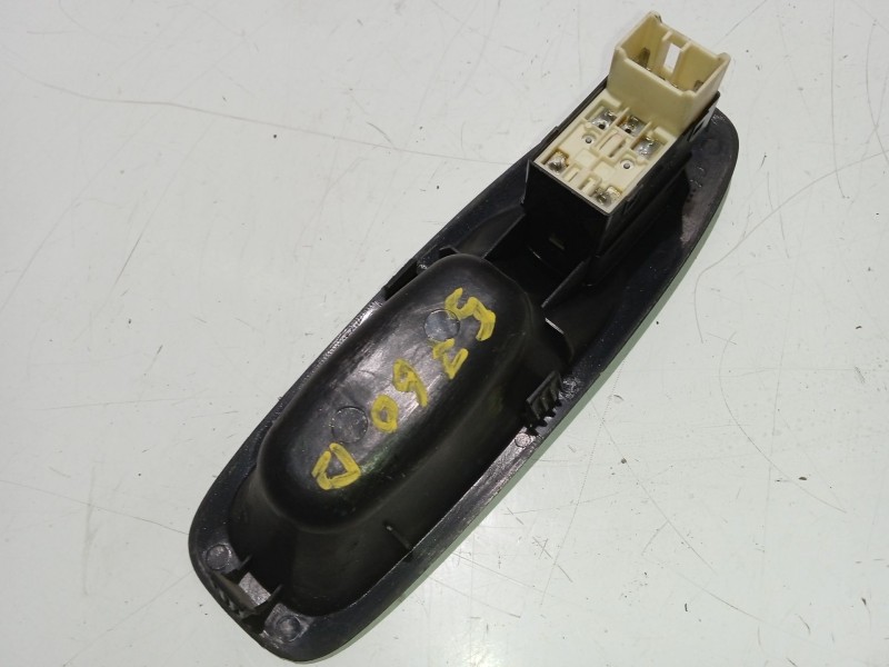 Recambio de mando elevalunas delantero derecho para hyundai accent ii (lc) 1.3 referencia OEM IAM 621W04620  