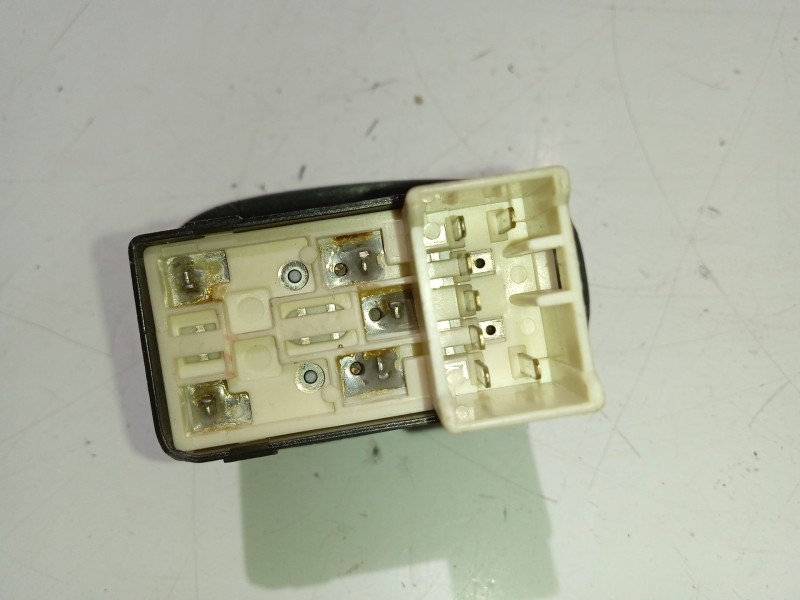 Recambio de mando elevalunas trasero derecho para hyundai accent ii (lc) 1.3 referencia OEM IAM 621W04620  