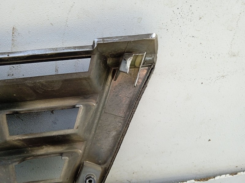 Recambio de rejilla delantera para hyundai accent ii (lc) 1.3 referencia OEM IAM 8636125620  