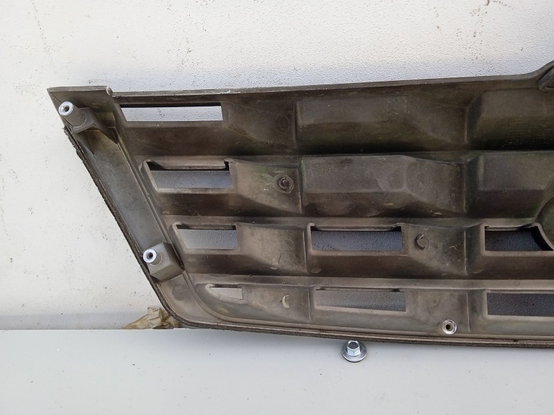 Recambio de rejilla delantera para hyundai accent ii (lc) 1.3 referencia OEM IAM 8636125620  