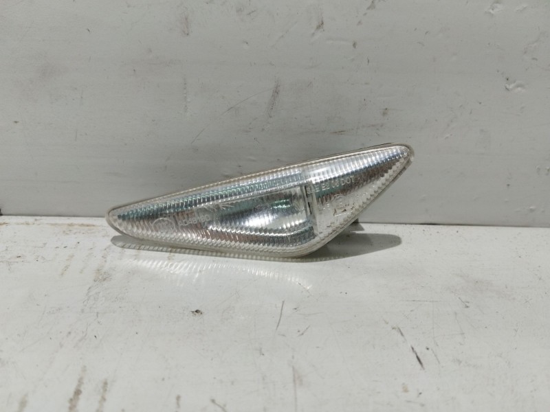 Recambio de piloto lateral derecho para bmw x5 (e70) 3.0 d referencia OEM IAM 63137171008  