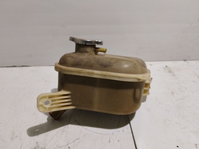 Recambio de deposito expansion para kia cee´d referencia OEM IAM 254312H100  