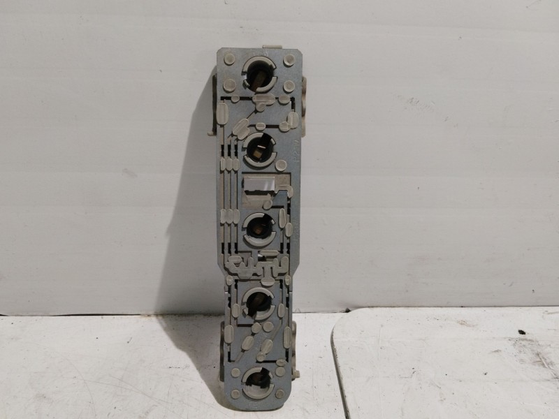 Recambio de portalamparas para opel corsa b referencia OEM IAM 784312  