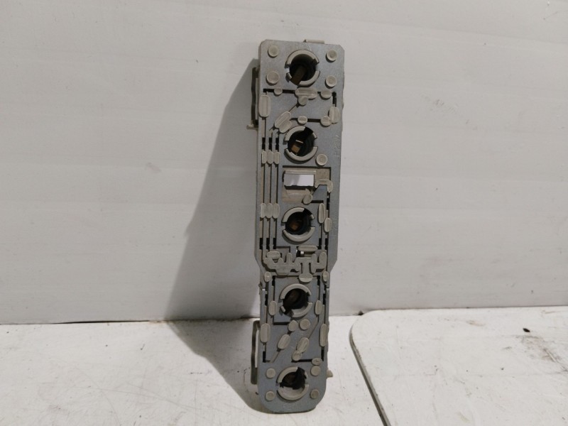 Recambio de portalamparas para opel corsa b referencia OEM IAM 784312  