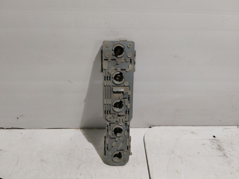 Recambio de portalamparas para opel corsa b referencia OEM IAM 784312  