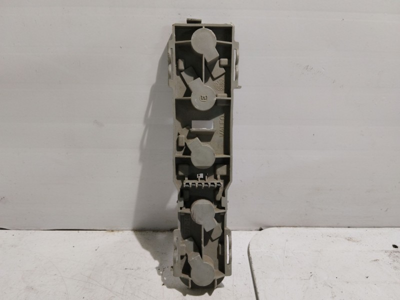 Recambio de portalamparas para opel corsa b referencia OEM IAM 784312  