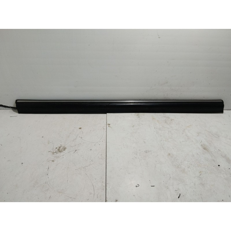 Recambio de moldura puerta delantera izquierda para mercedes-benz clase e (w123) berlina+coupe 2.3 referencia OEM IAM   