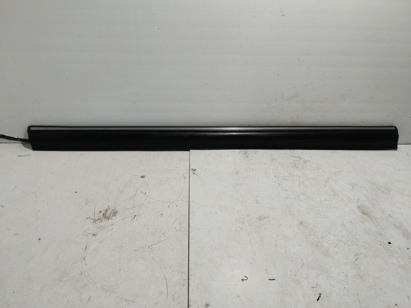 Recambio de moldura puerta delantera izquierda para mercedes-benz clase e (w123) berlina+coupe 2.3 referencia OEM IAM   