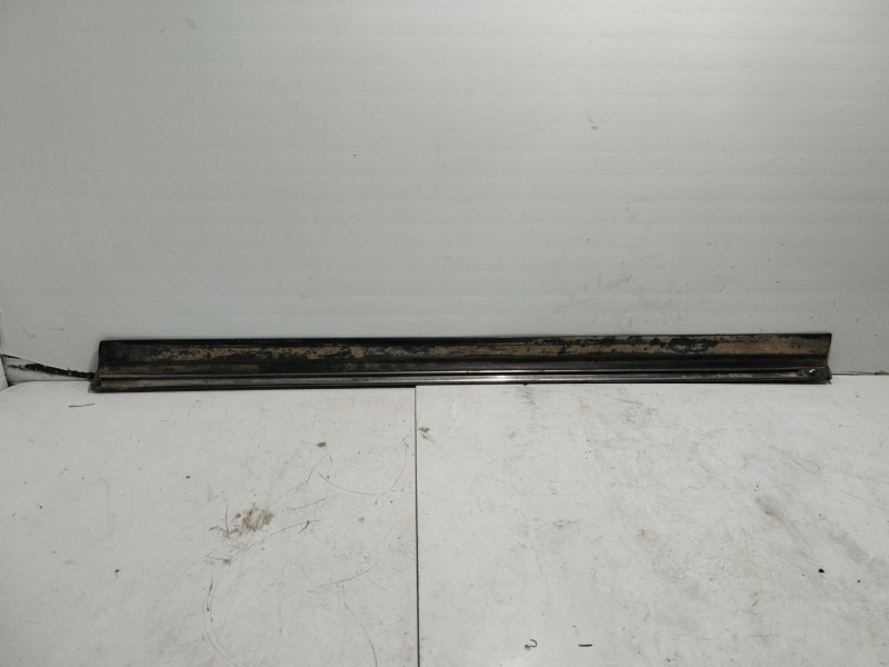 Recambio de moldura puerta delantera izquierda para mercedes-benz clase e (w123) berlina+coupe 2.3 referencia OEM IAM   