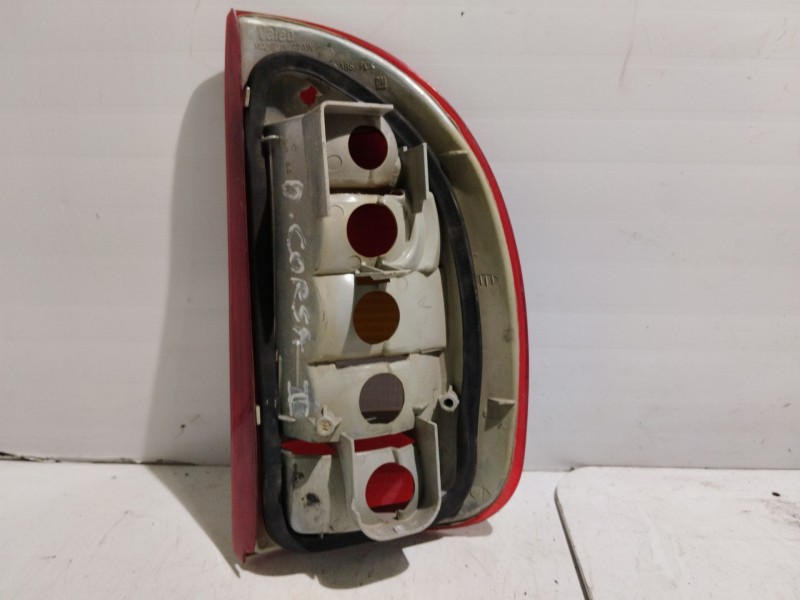 Recambio de piloto trasero izquierdo para opel corsa b referencia OEM IAM 67732650  