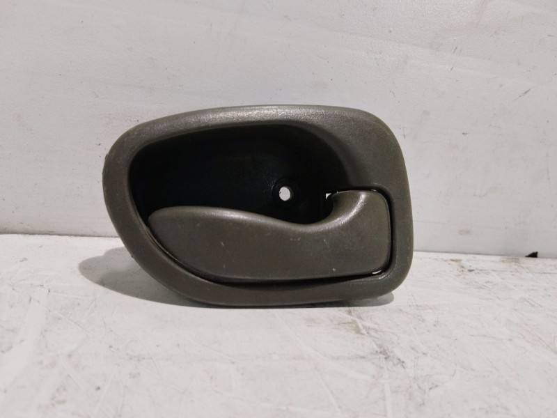 Recambio de maneta interior delantera derecha para hyundai atos (mx) gls referencia OEM IAM 8262022001IJ  