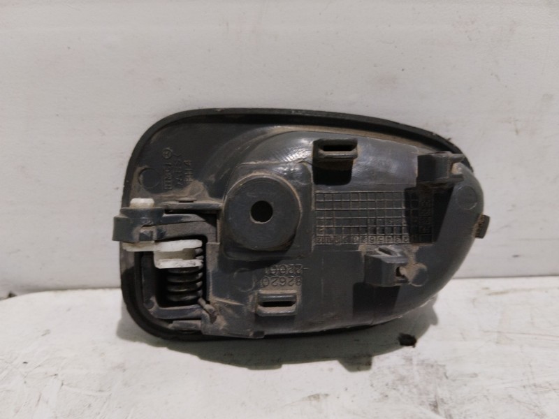 Recambio de maneta interior delantera derecha para hyundai atos (mx) gls referencia OEM IAM 8262022001IJ  