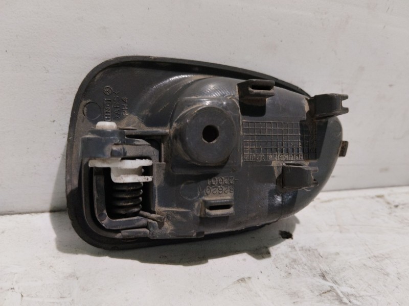 Recambio de maneta interior delantera derecha para hyundai atos (mx) gls referencia OEM IAM 8262022001IJ  